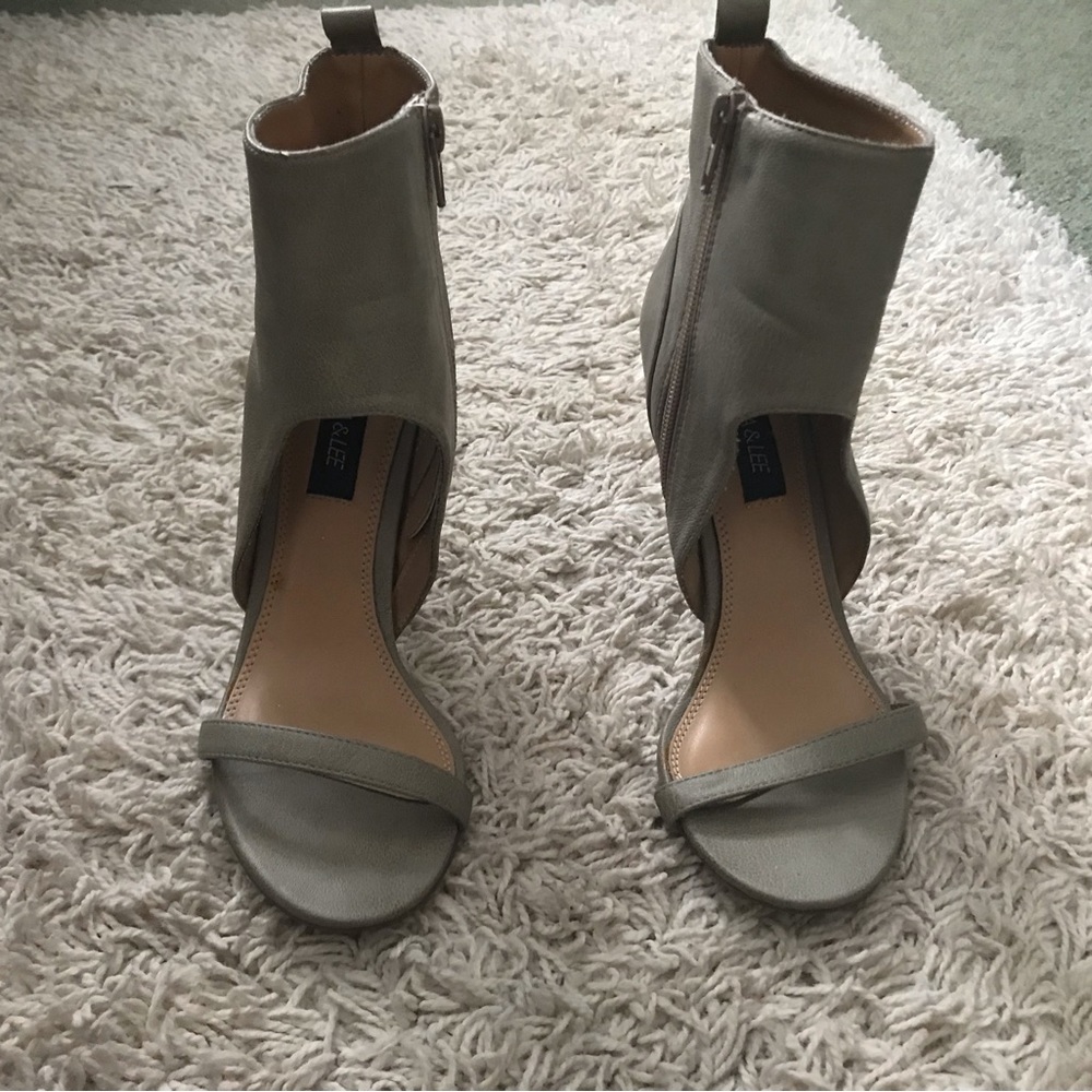 Stylish heels 👠